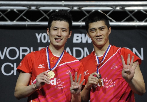 入默哀环节 入默哀环节